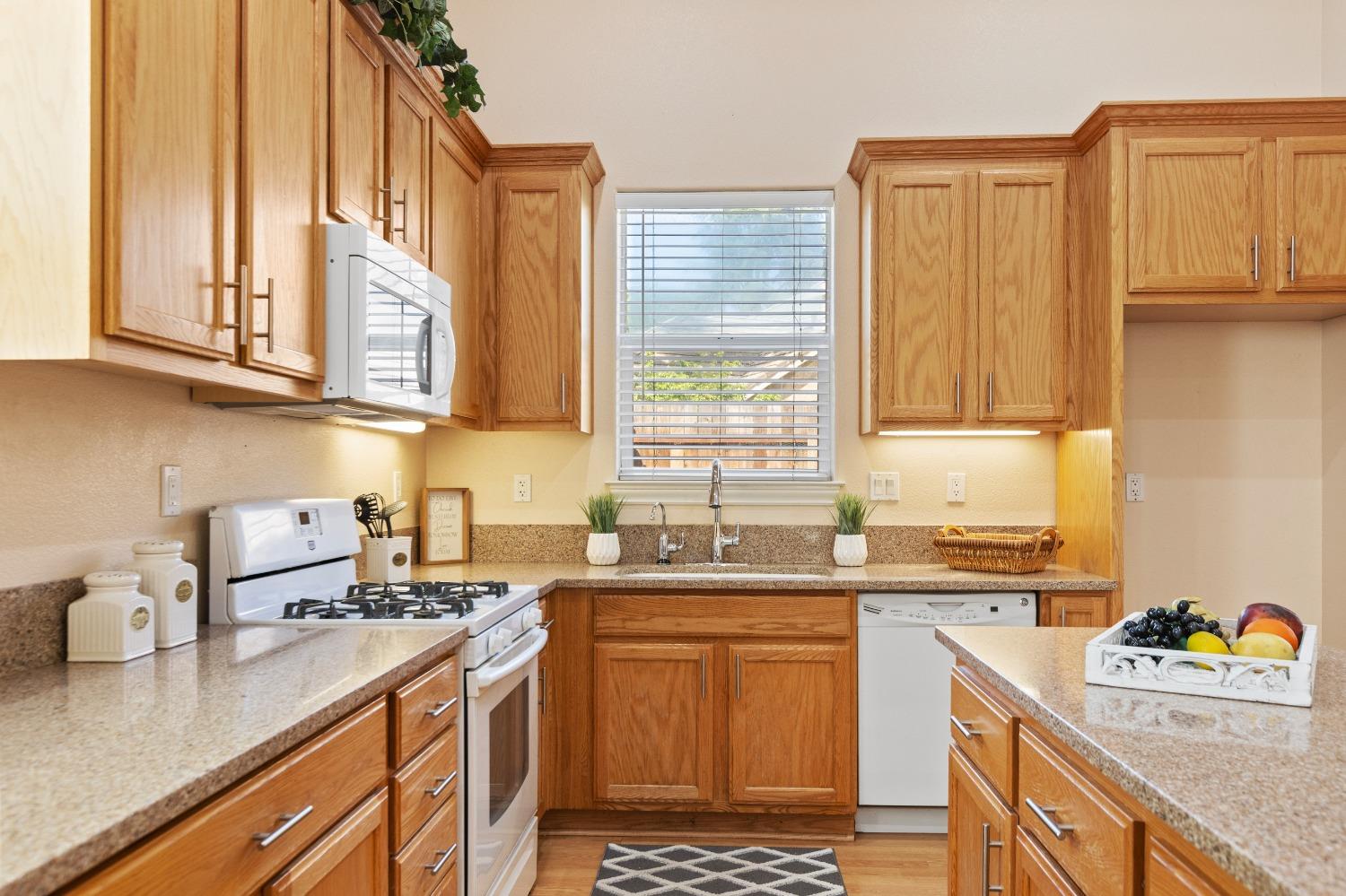 Detail Gallery Image 25 of 79 For 8839 San Badger Way, Elk Grove,  CA 95624 - 4 Beds | 3/1 Baths
