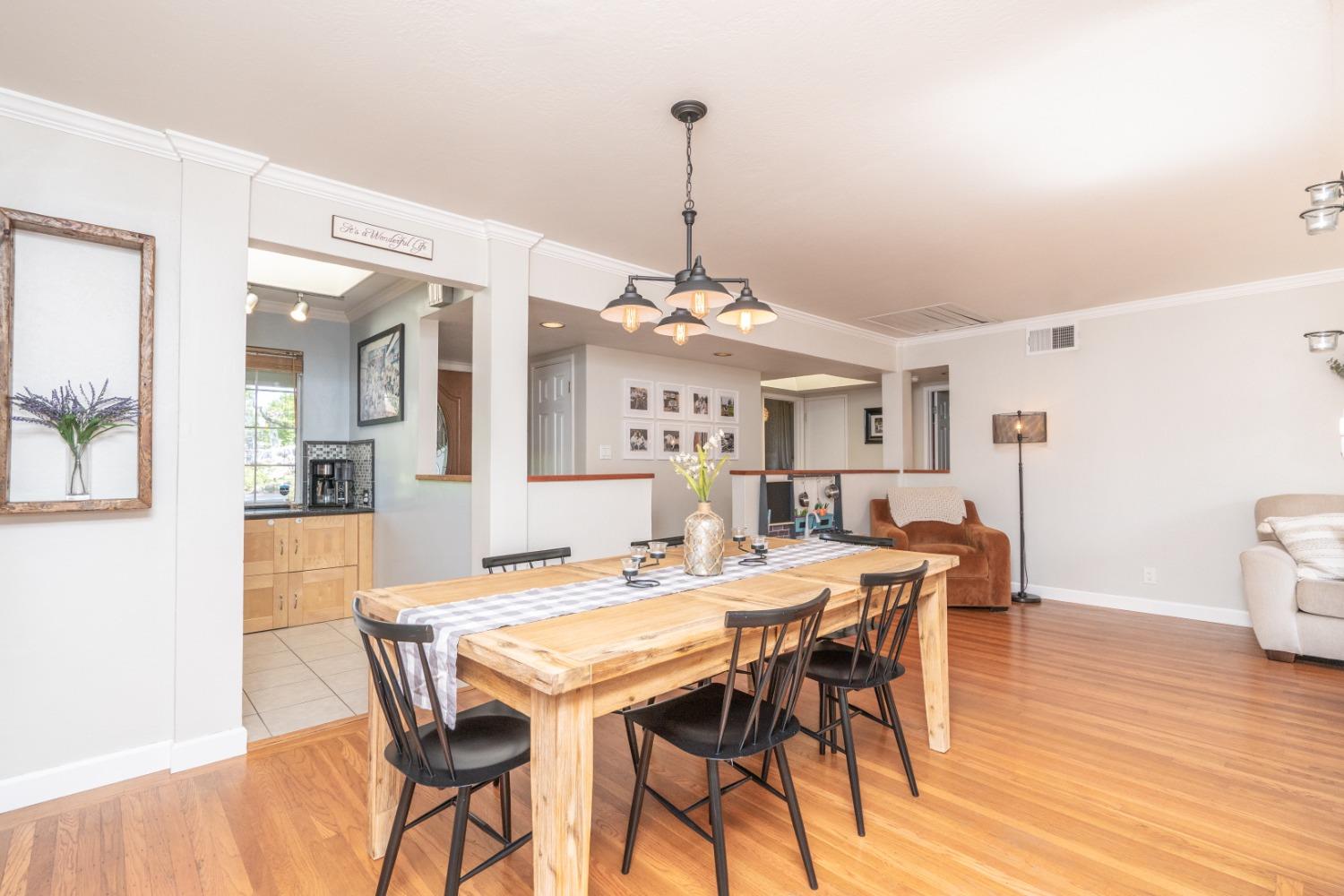 Oak Knoll Drive, Carmichael, California image 8