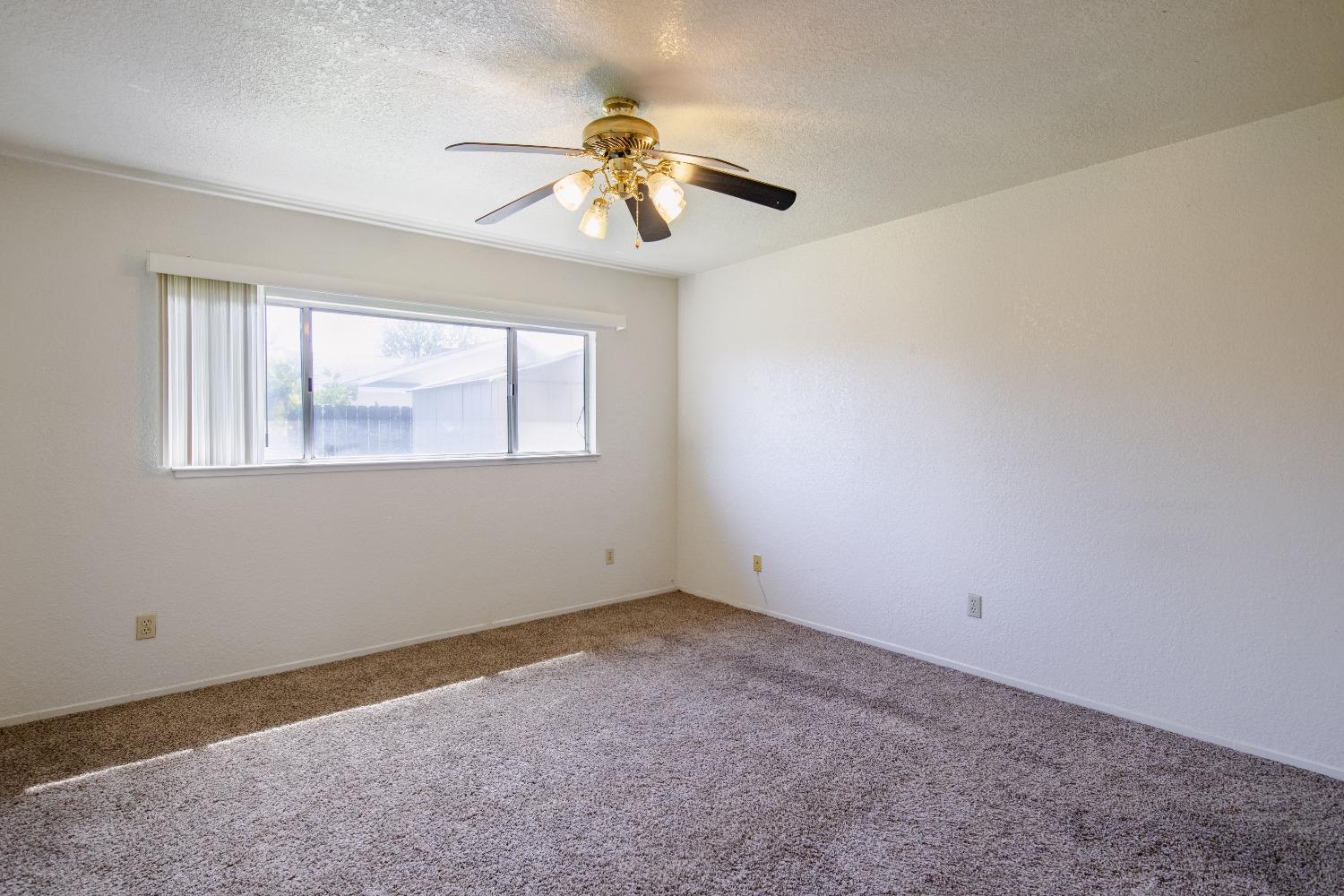 Detail Gallery Image 14 of 34 For 302 Blossom Dr, Ripon,  CA 95366 - 3 Beds | 2 Baths