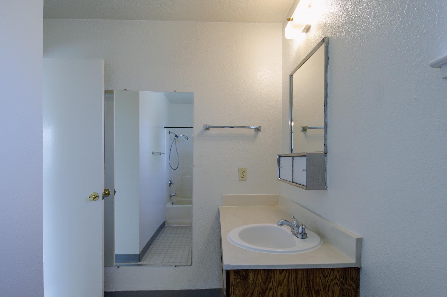 Detail Gallery Image 17 of 34 For 302 Blossom Dr, Ripon,  CA 95366 - 3 Beds | 2 Baths