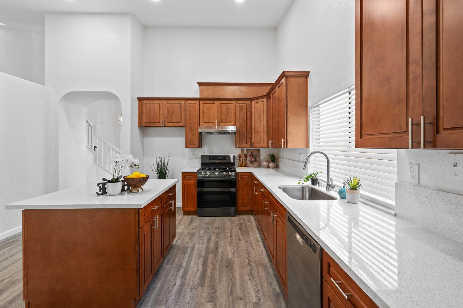 Lake Willow Way, Elk Grove, California image 18