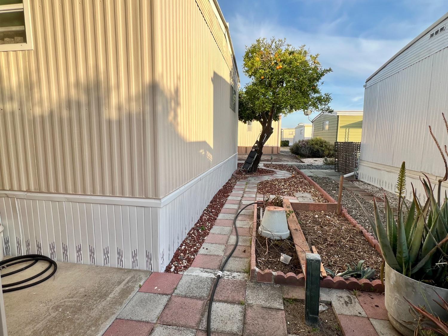 Detail Gallery Image 16 of 22 For 1150 W Winton Ave 221, Hayward,  CA 94545 - 2 Beds | 2 Baths