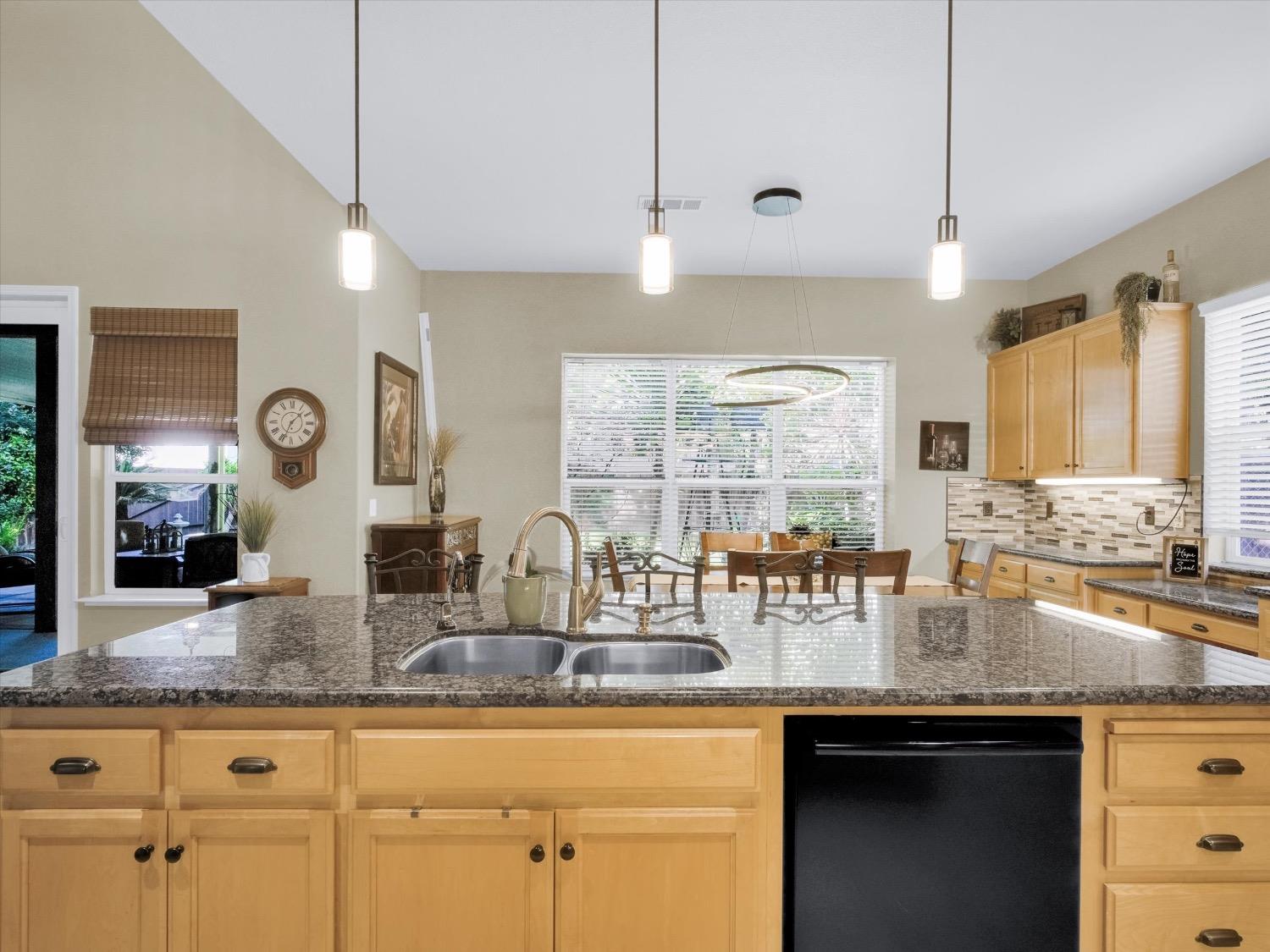 Detail Gallery Image 22 of 73 For 661 Simeon Ct, Ripon,  CA 95366 - 5 Beds | 3 Baths