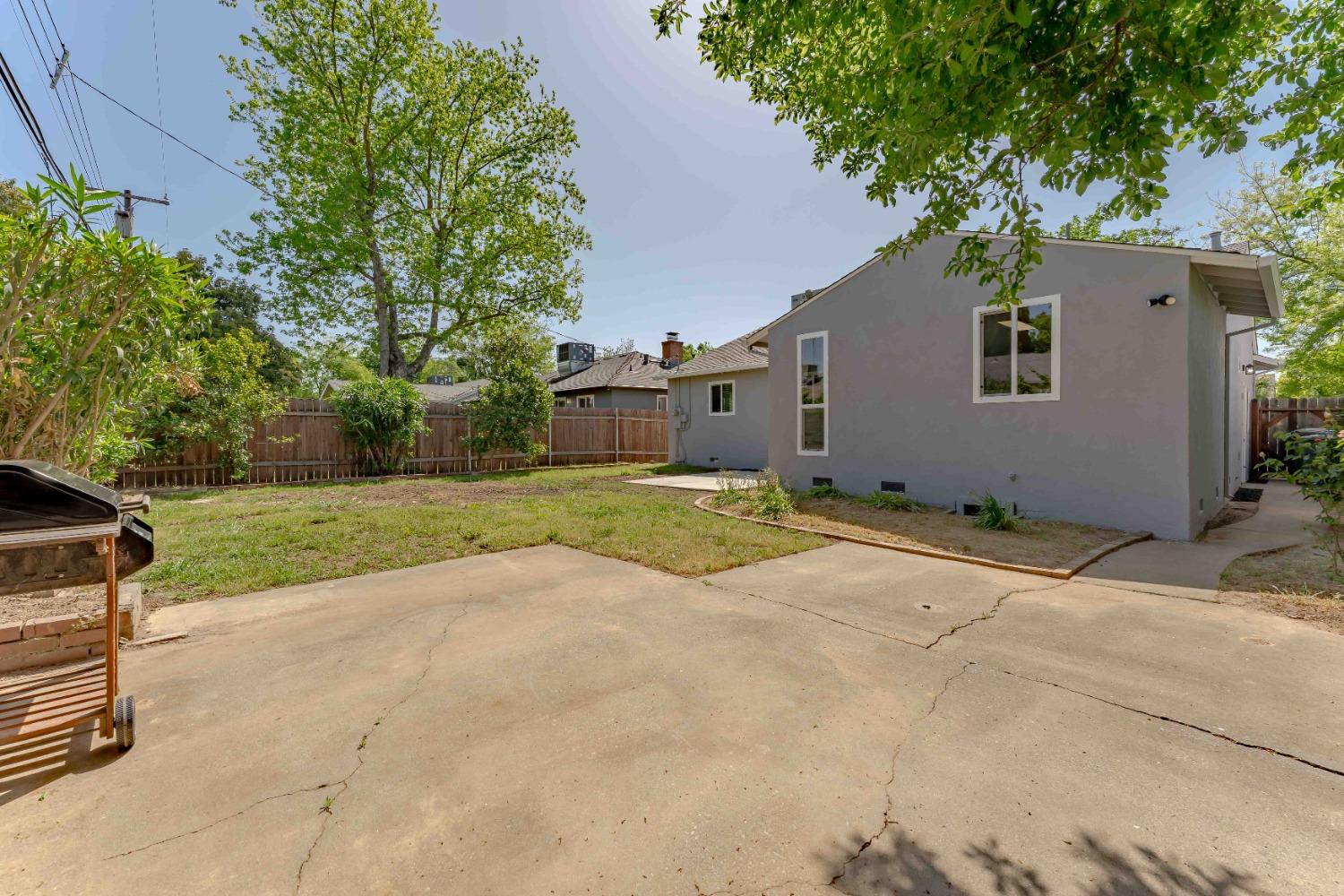 Detail Gallery Image 25 of 26 For 4991 Lippitt Ln, Sacramento,  CA 95820 - 3 Beds | 1 Baths