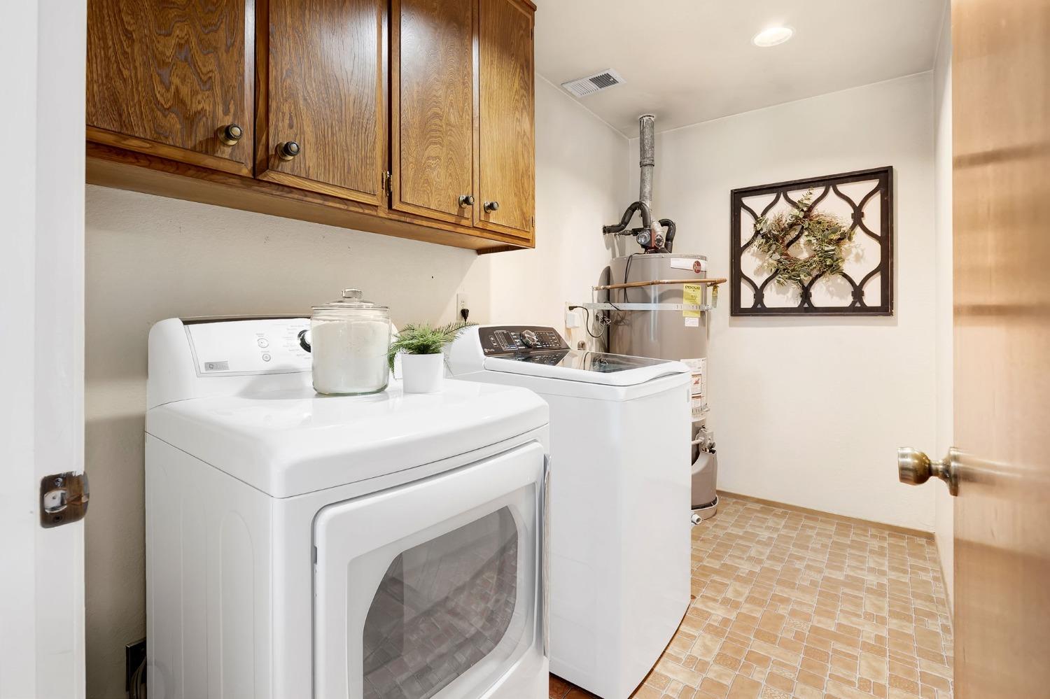 Corona Drive, Davis, California image 21