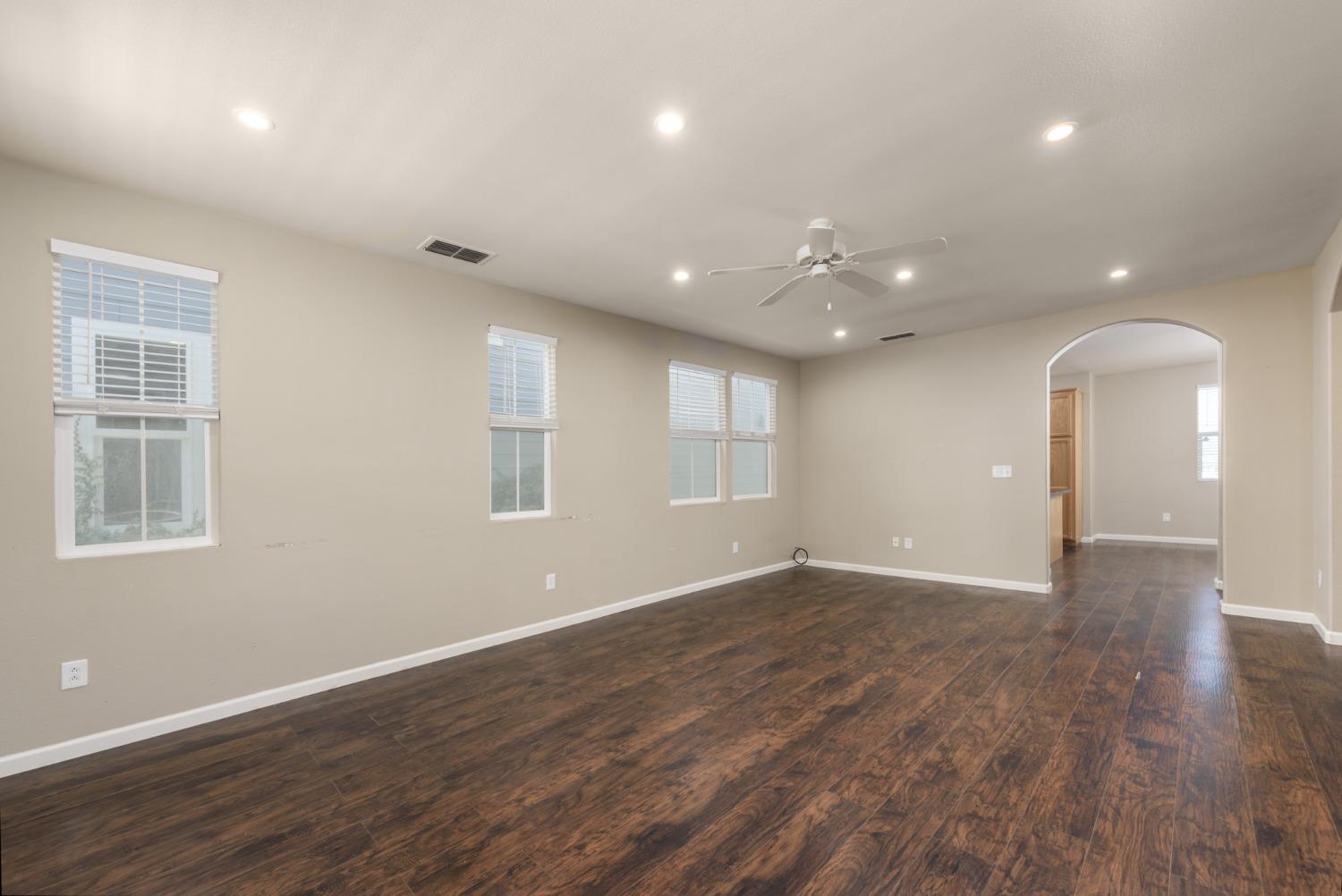 Detail Gallery Image 6 of 41 For 706 Anne Marie Way, Isleton,  CA 95641 - 3 Beds | 2/1 Baths