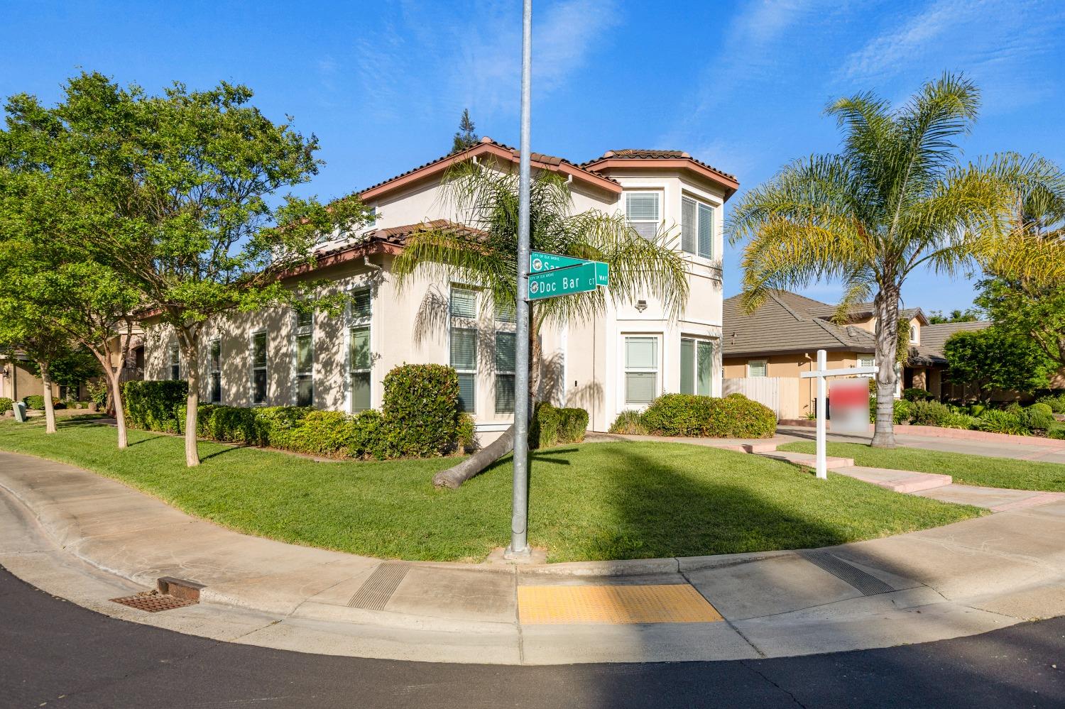 Detail Gallery Image 9 of 79 For 8839 San Badger Way, Elk Grove,  CA 95624 - 4 Beds | 3/1 Baths