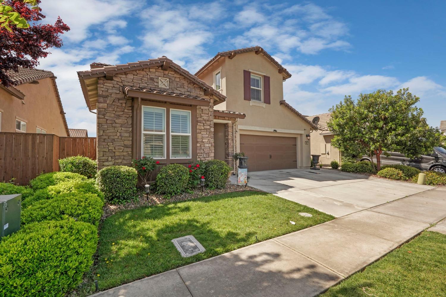 Detail Gallery Image 3 of 52 For 208 Isabella Dr, Lodi,  CA 95240 - 4 Beds | 3 Baths
