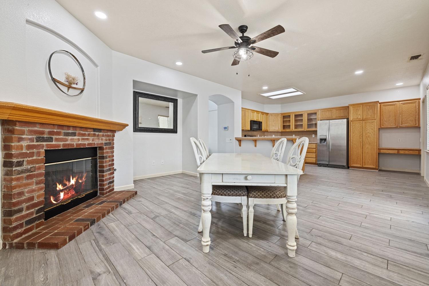 Detail Gallery Image 16 of 54 For 4633 Parkside Ct, Turlock,  CA 95382 - 5 Beds | 3 Baths