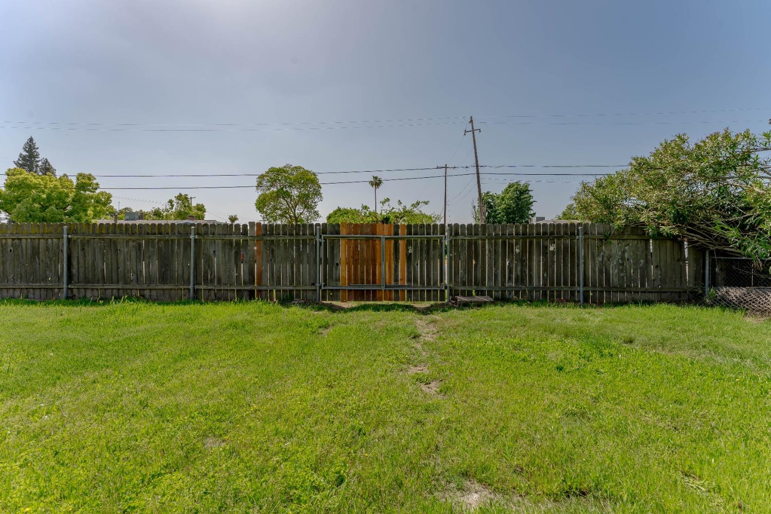 Detail Gallery Image 30 of 33 For 1887 Beverly Ave, Olivehurst,  CA 95961 - 3 Beds | 2 Baths