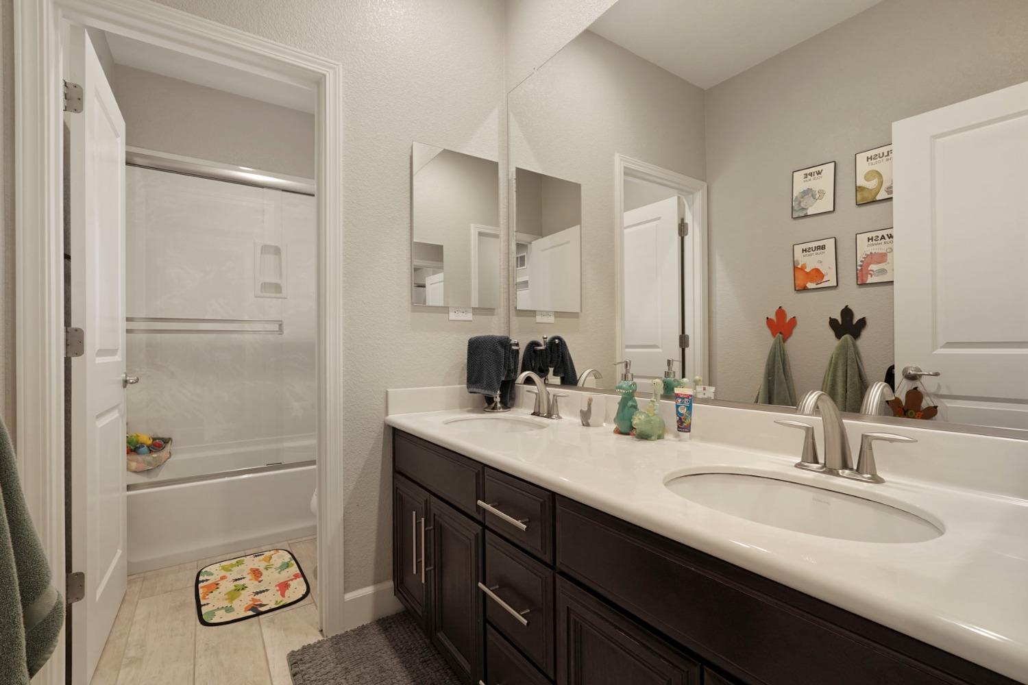 Detail Gallery Image 39 of 52 For 208 Isabella Dr, Lodi,  CA 95240 - 4 Beds | 3 Baths