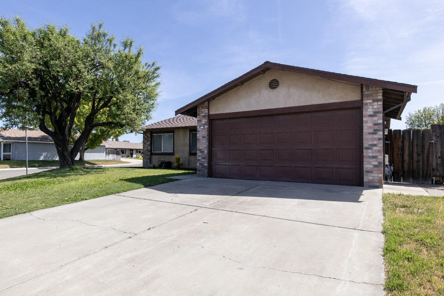 Detail Gallery Image 2 of 34 For 302 Blossom Dr, Ripon,  CA 95366 - 3 Beds | 2 Baths