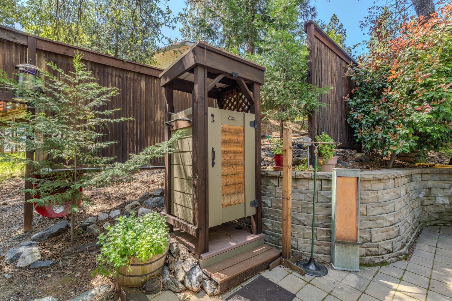 Detail Gallery Image 4 of 66 For 734 Utica, Hathaway Pines,  CA 95233 - 3 Beds | 2 Baths