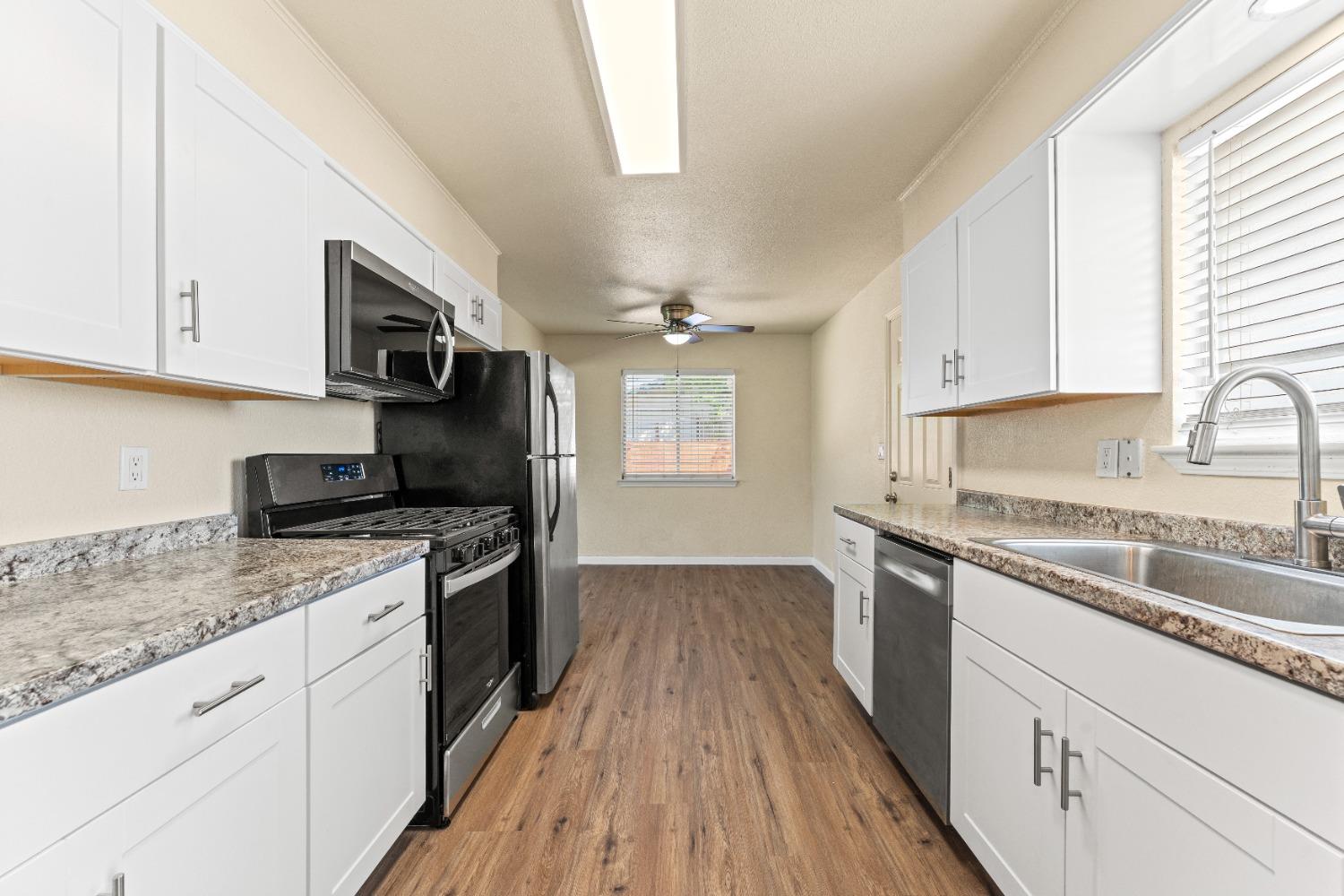 Detail Gallery Image 9 of 33 For 1887 Beverly Ave, Olivehurst,  CA 95961 - 3 Beds | 2 Baths