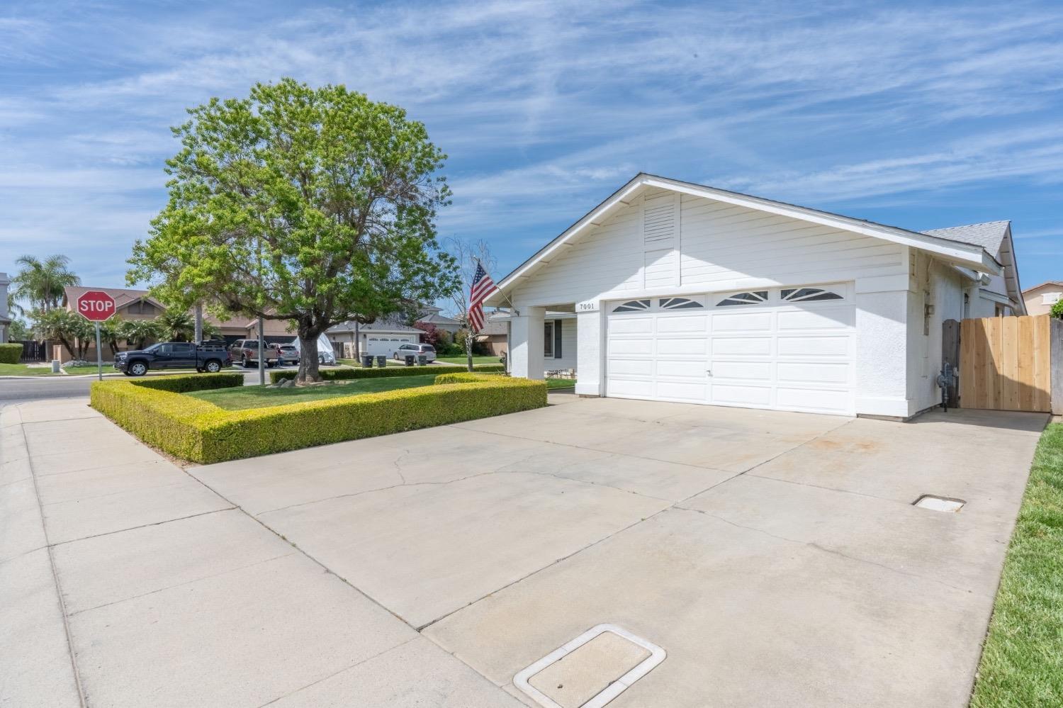 Detail Gallery Image 4 of 29 For 7001 White Pine Way, Hughson,  CA 95326 - 3 Beds | 2 Baths
