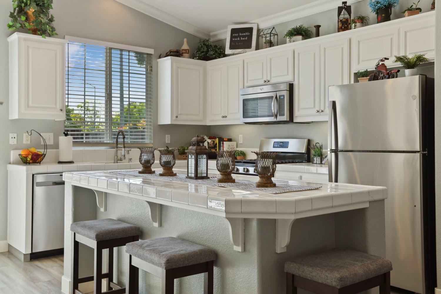 Detail Gallery Image 8 of 25 For 4714 Monarch Ln, Tracy,  CA 95377 - 3 Beds | 2 Baths