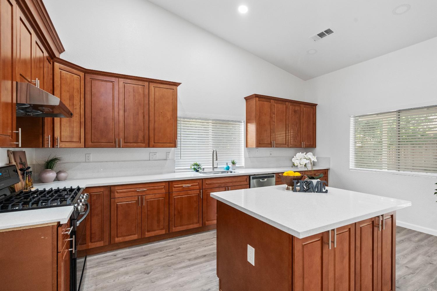 Lake Willow Way, Elk Grove, California image 19