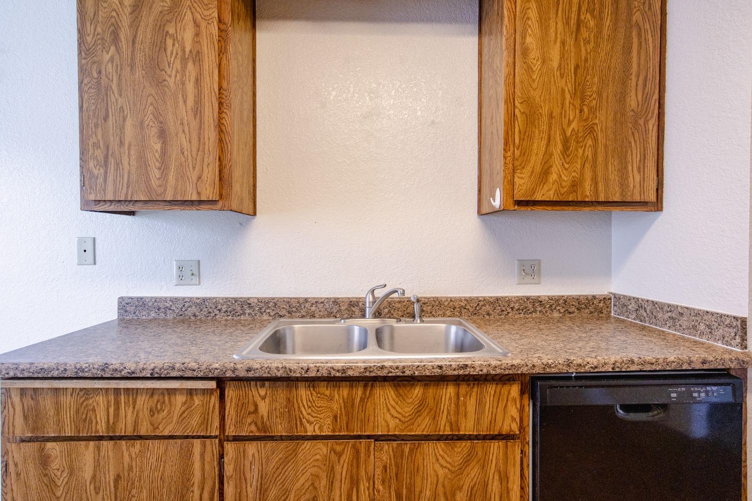 Detail Gallery Image 9 of 34 For 302 Blossom Dr, Ripon,  CA 95366 - 3 Beds | 2 Baths