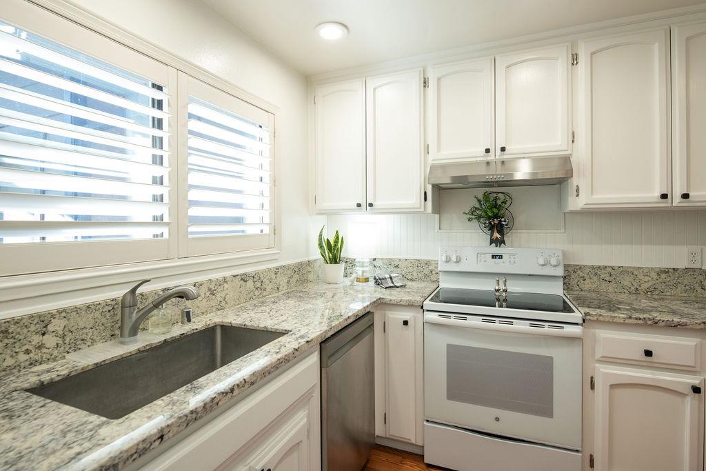 Detail Gallery Image 1 of 36 For 672 Shadowview Ct, Turlock,  CA 95382 - 2 Beds | 2/1 Baths