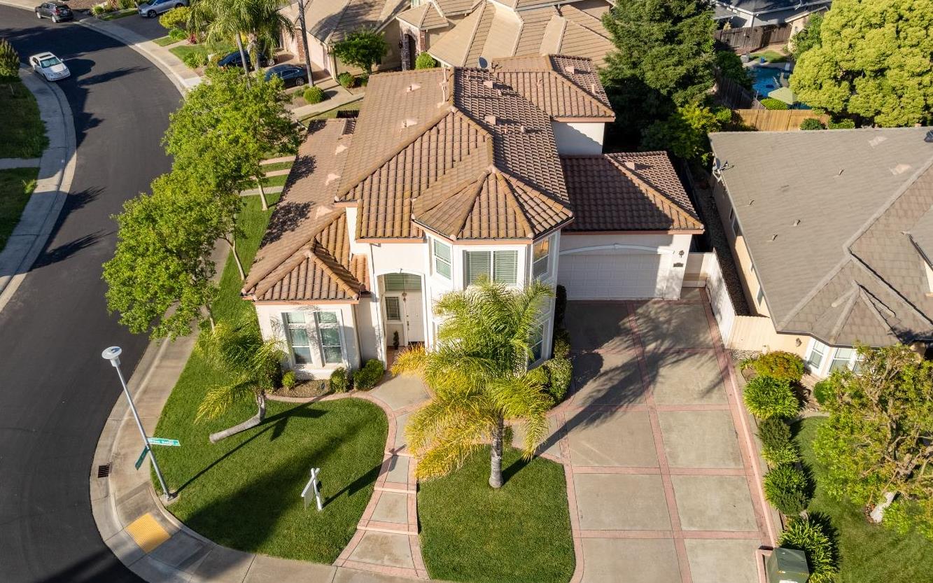 Detail Gallery Image 1 of 79 For 8839 San Badger Way, Elk Grove,  CA 95624 - 4 Beds | 3/1 Baths