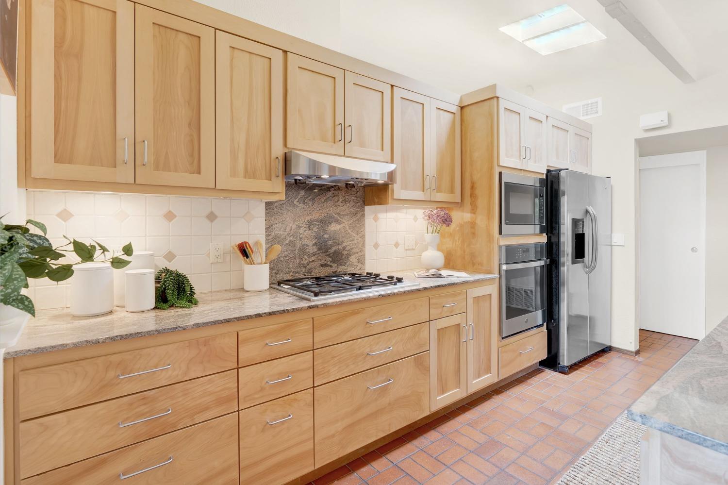 Detail Gallery Image 11 of 30 For 1000 Colby Dr, Davis,  CA 95616 - 4 Beds | 2 Baths