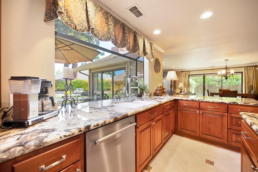 Detail Gallery Image 9 of 58 For 1895 Levi Strauss Ct, Gold River,  CA 95670 - 3 Beds | 2 Baths