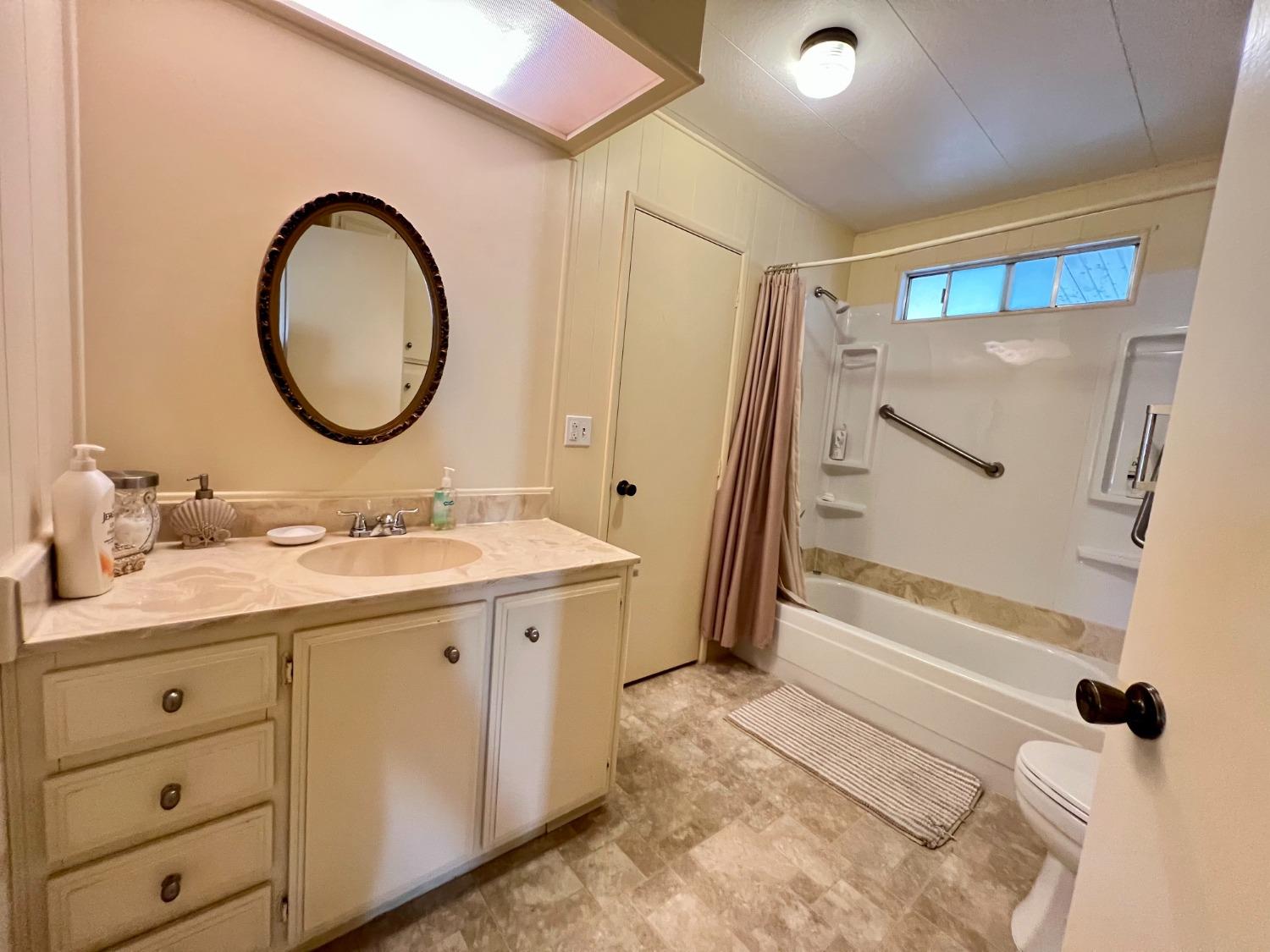 Detail Gallery Image 9 of 22 For 1150 W Winton Ave 221, Hayward,  CA 94545 - 2 Beds | 2 Baths