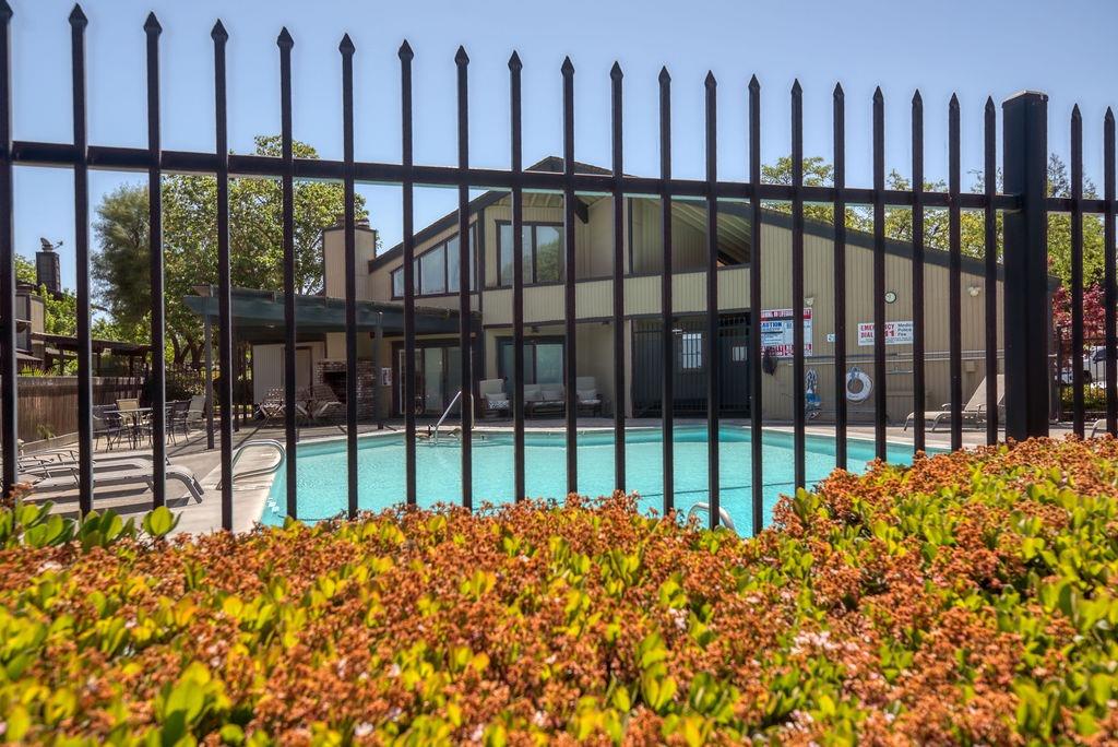 Detail Gallery Image 34 of 36 For 672 Shadowview Ct, Turlock,  CA 95382 - 2 Beds | 2/1 Baths