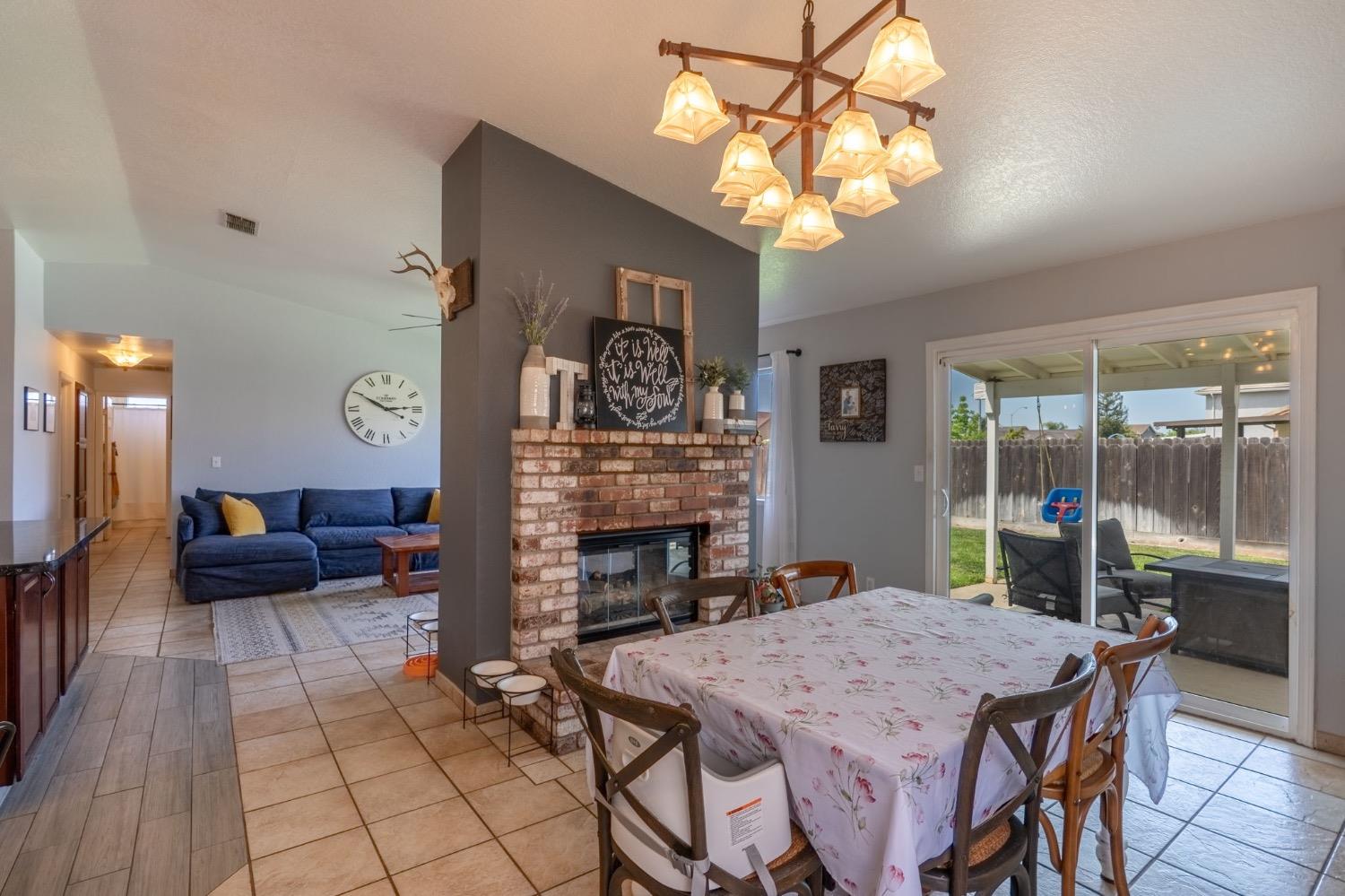 Detail Gallery Image 12 of 29 For 7001 White Pine Way, Hughson,  CA 95326 - 3 Beds | 2 Baths