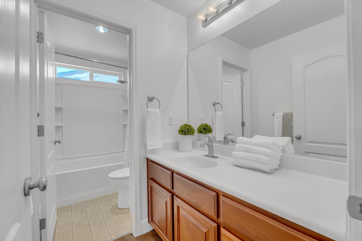 Detail Gallery Image 41 of 50 For 1873 Redondo Rd, West Sacramento,  CA 95691 - 5 Beds | 3/1 Baths