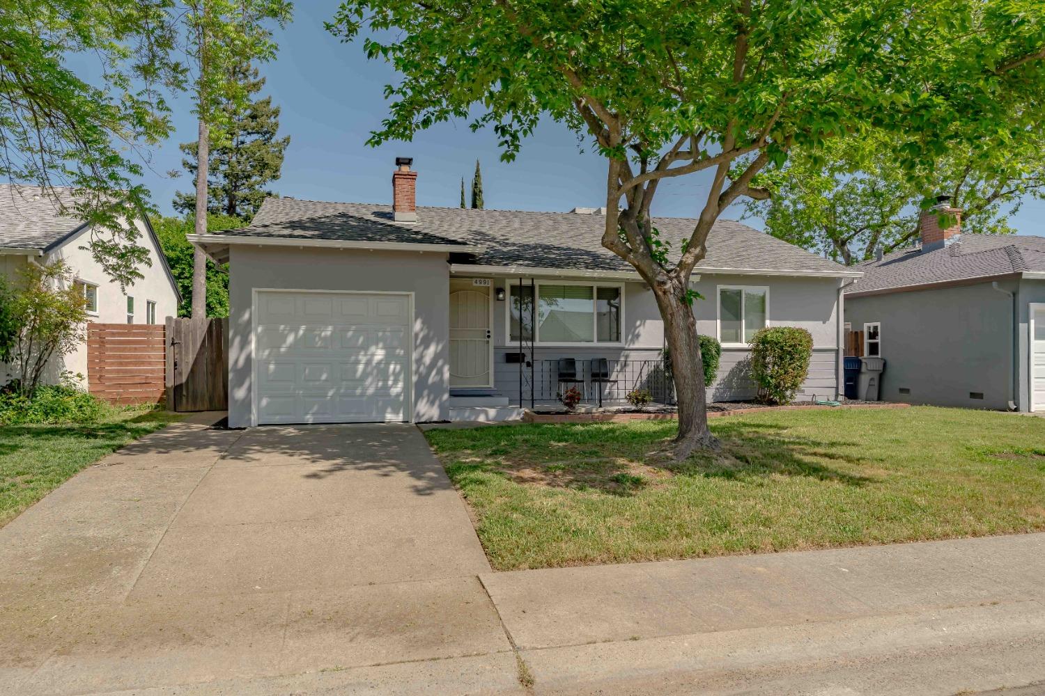 Detail Gallery Image 3 of 26 For 4991 Lippitt Ln, Sacramento,  CA 95820 - 3 Beds | 1 Baths