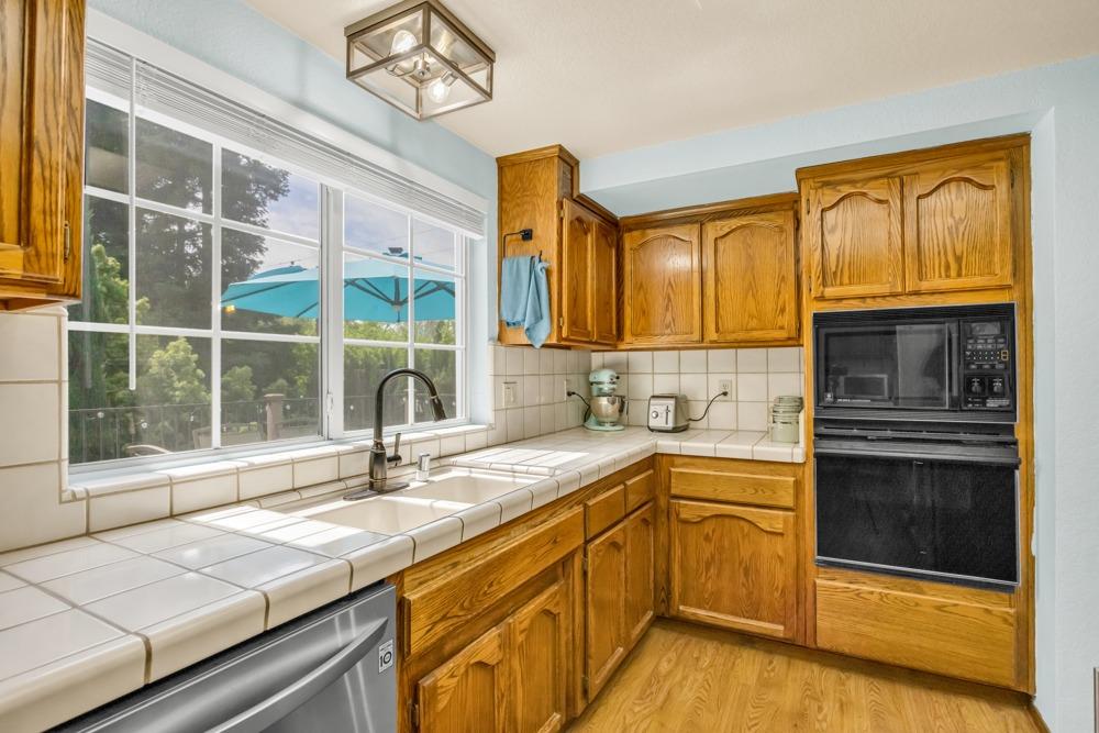 Westover Court, Fair Oaks, California image 8