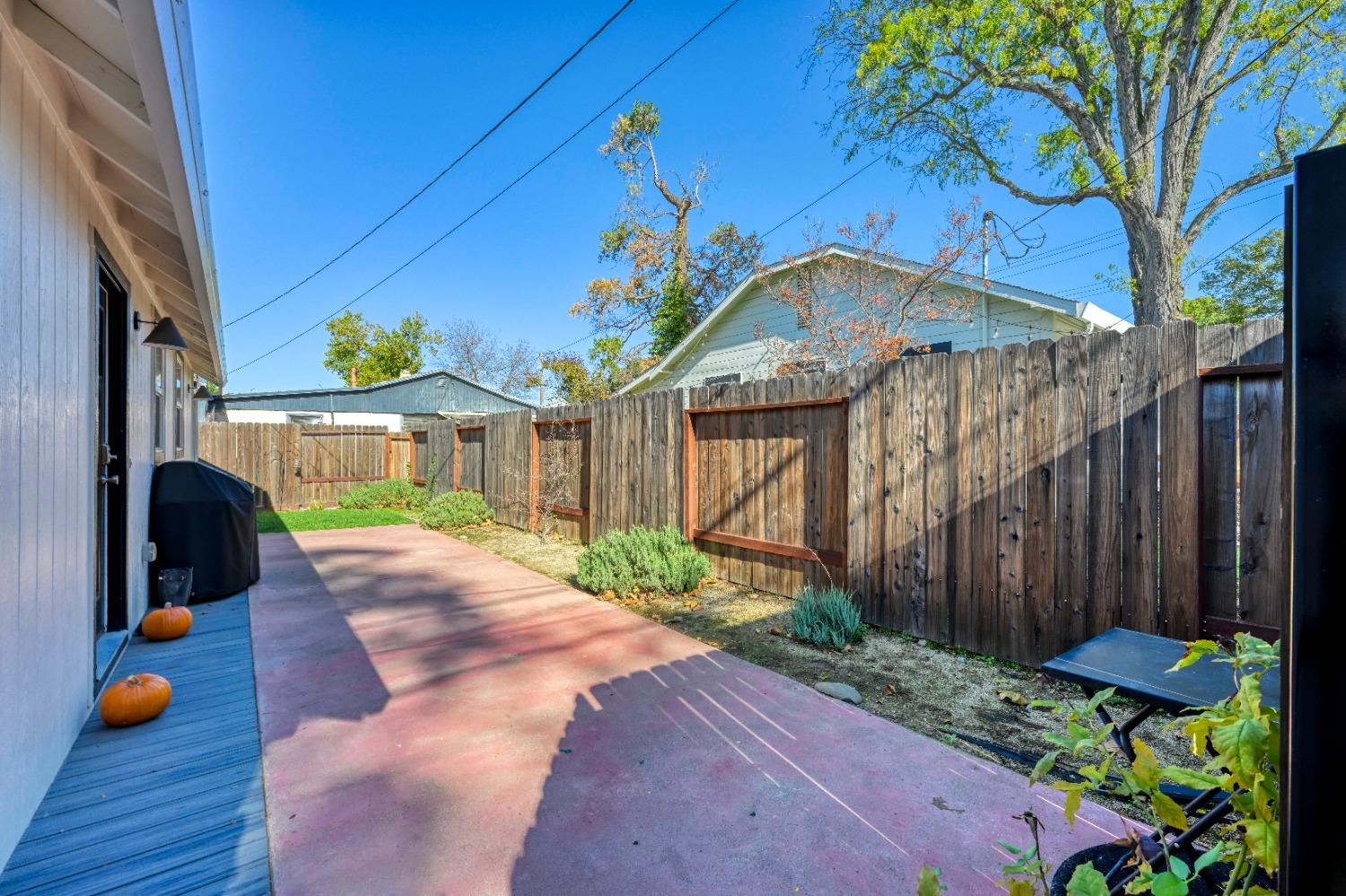 Coloma Street, Folsom, California image 32