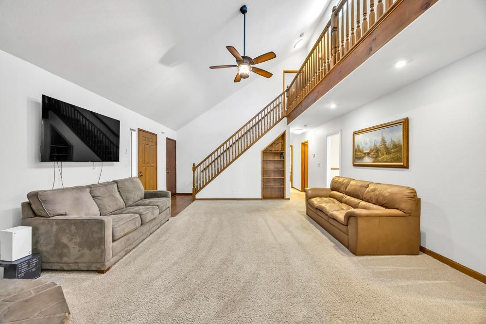 Detail Gallery Image 8 of 70 For 24275 Grand View Ave., Colfax,  CA 95713 - 5 Beds | 2 Baths