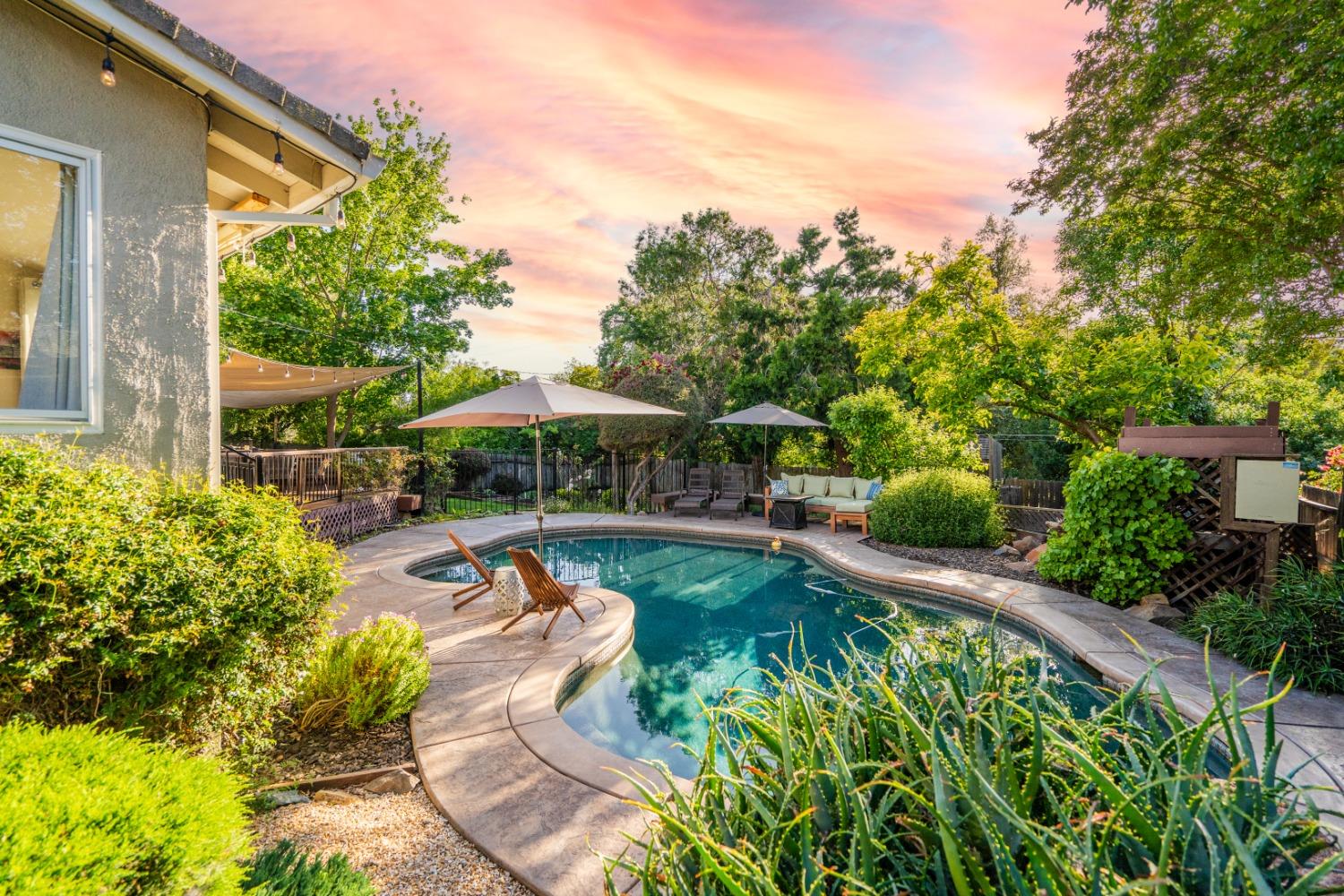 Oak Knoll Drive, Carmichael, California image 37