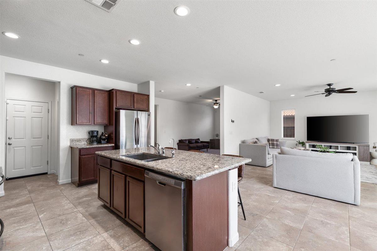 Detail Gallery Image 21 of 64 For 21232 Grapevine Dr, Patterson,  CA 95363 - 5 Beds | 3 Baths