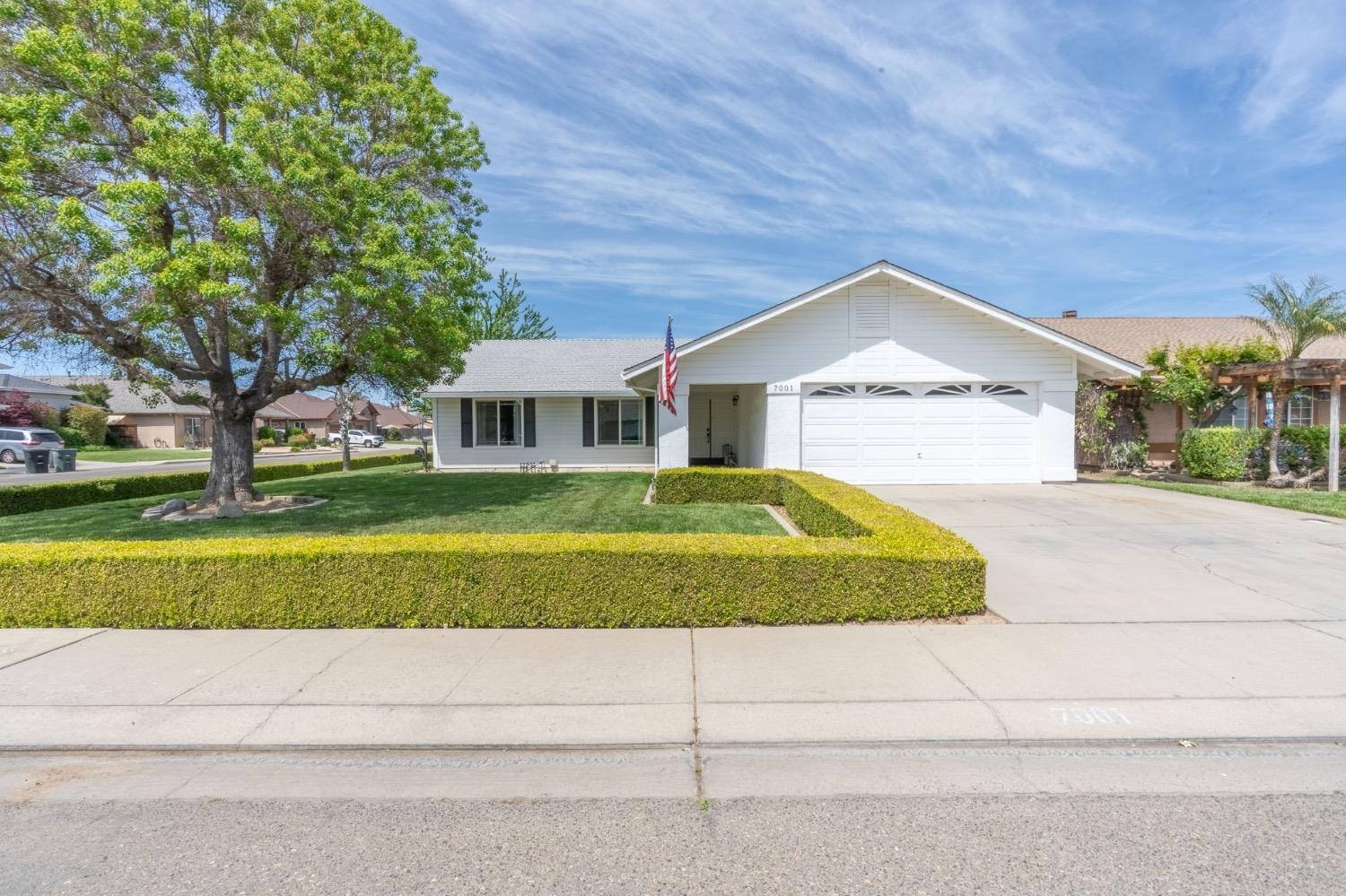 Detail Gallery Image 1 of 29 For 7001 White Pine Way, Hughson,  CA 95326 - 3 Beds | 2 Baths
