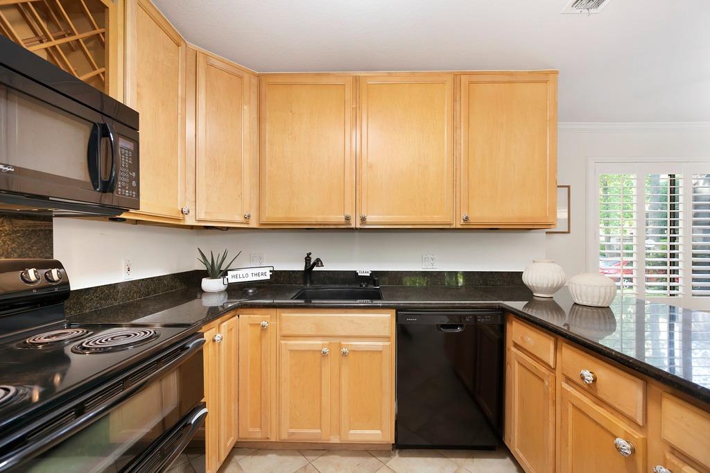 Photo #5: 225051785 Listing: Photo #5