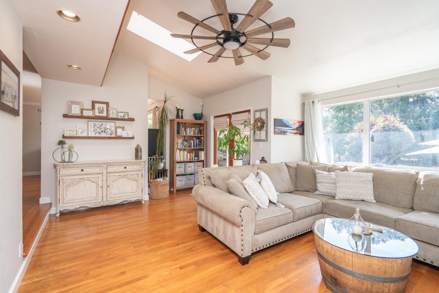 Oak Knoll Drive, Carmichael, California image 15