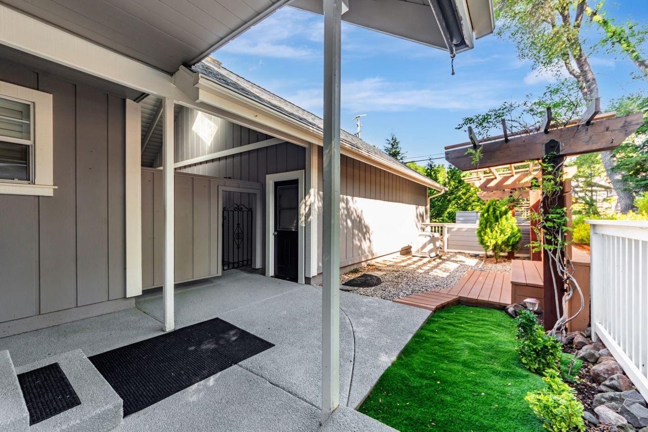 Detail Gallery Image 55 of 66 For 13672 Strawberry Cir, Penn Valley,  CA 95946 - 3 Beds | 2/1 Baths