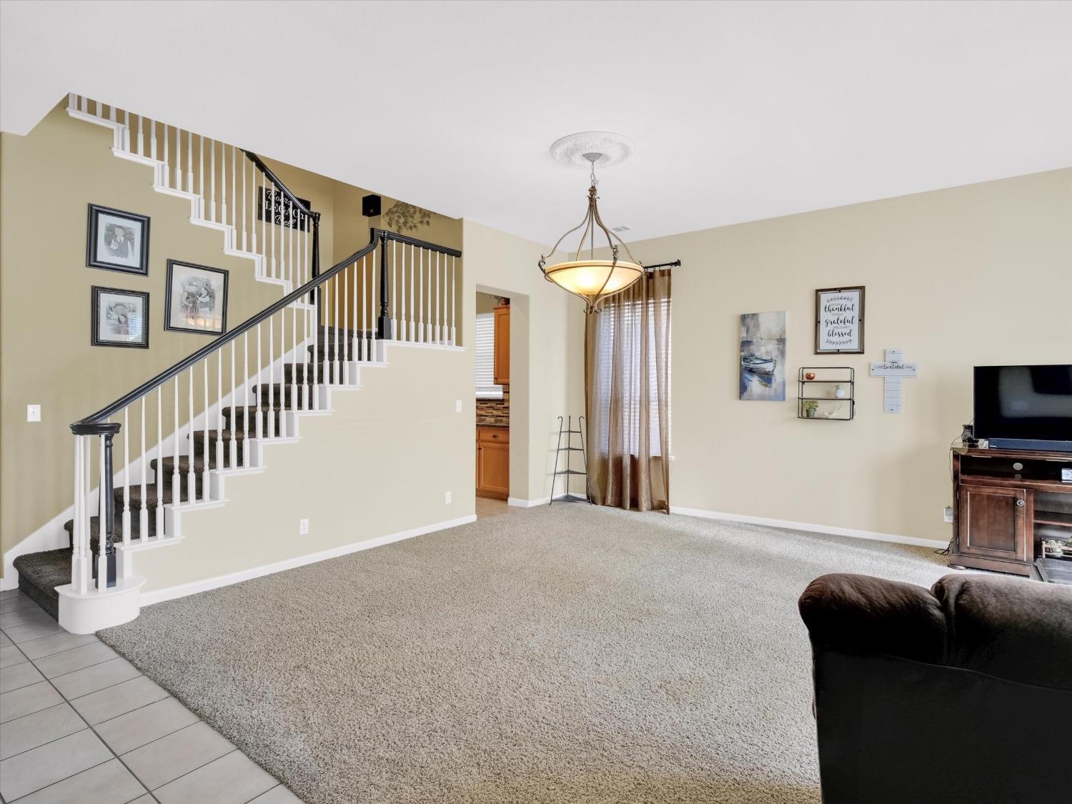 Detail Gallery Image 10 of 73 For 661 Simeon Ct, Ripon,  CA 95366 - 5 Beds | 3 Baths