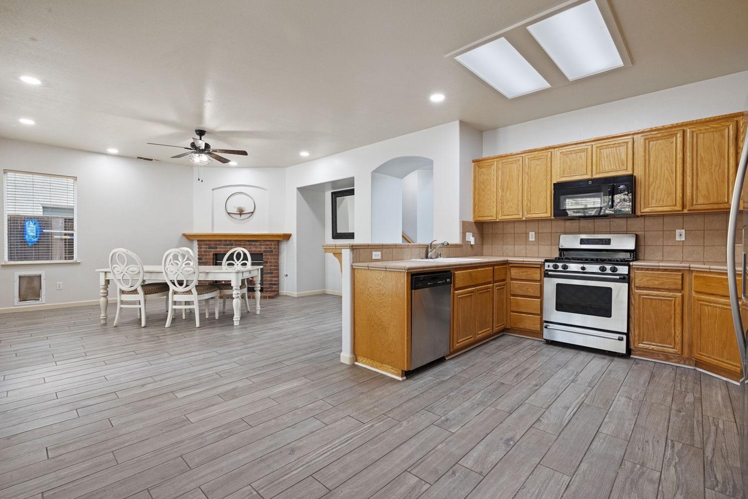 Detail Gallery Image 19 of 54 For 4633 Parkside Ct, Turlock,  CA 95382 - 5 Beds | 3 Baths