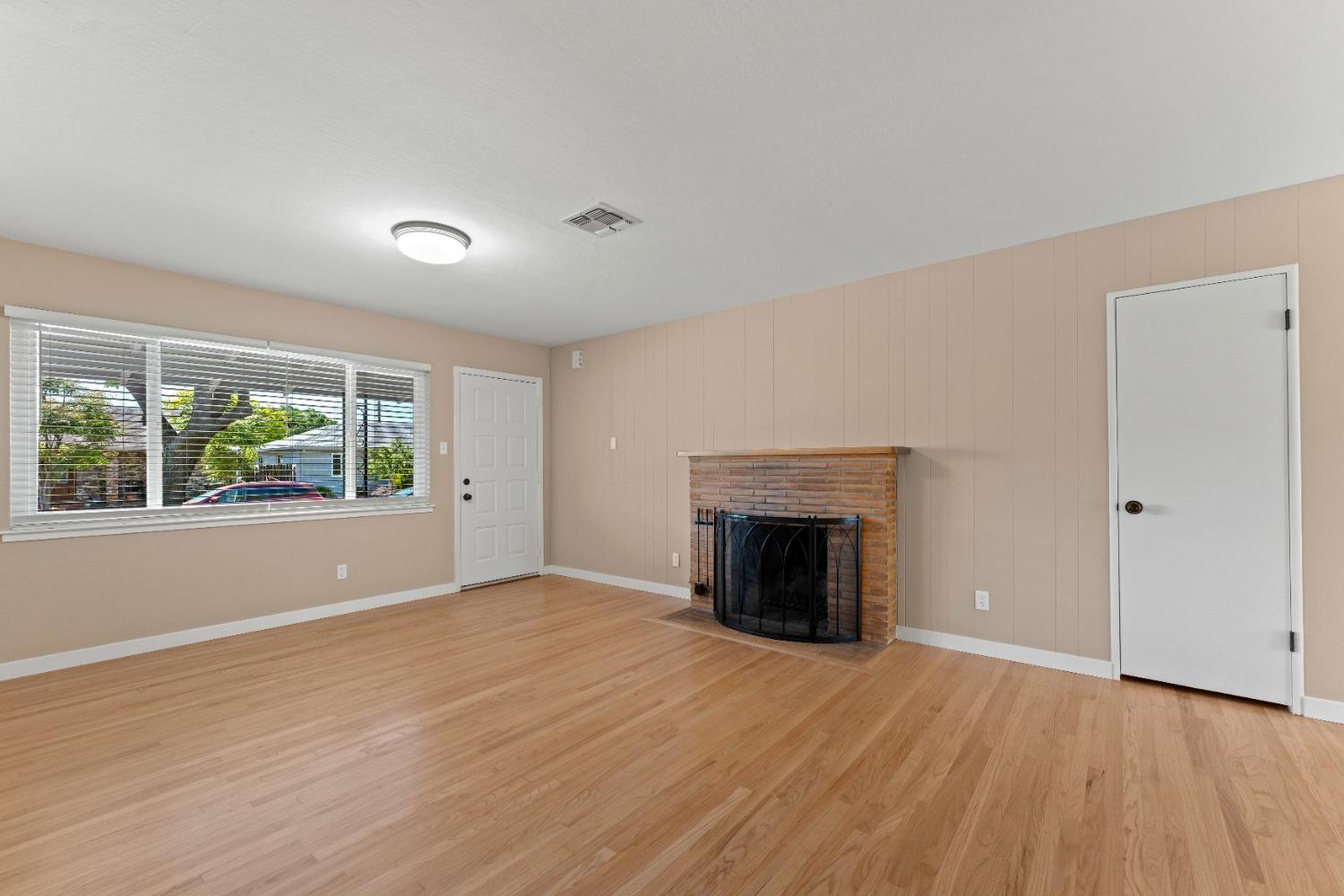 Detail Gallery Image 7 of 26 For 4991 Lippitt Ln, Sacramento,  CA 95820 - 3 Beds | 1 Baths