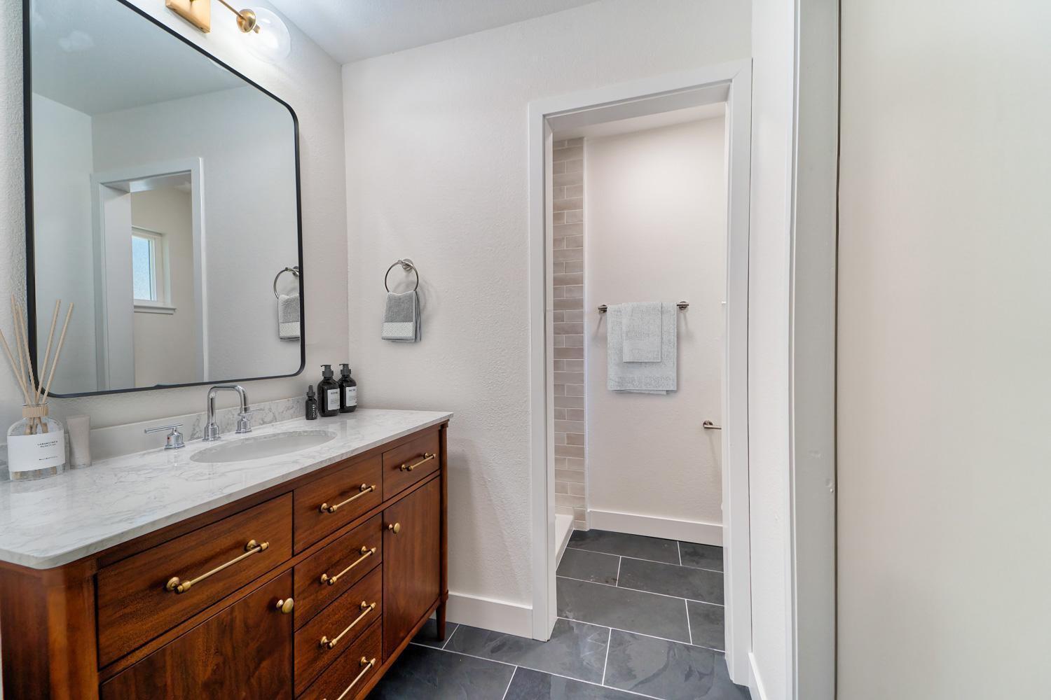 Detail Gallery Image 5 of 33 For 2903 Kennedy Dr, Yuba City,  CA 95993 - 3 Beds | 2 Baths