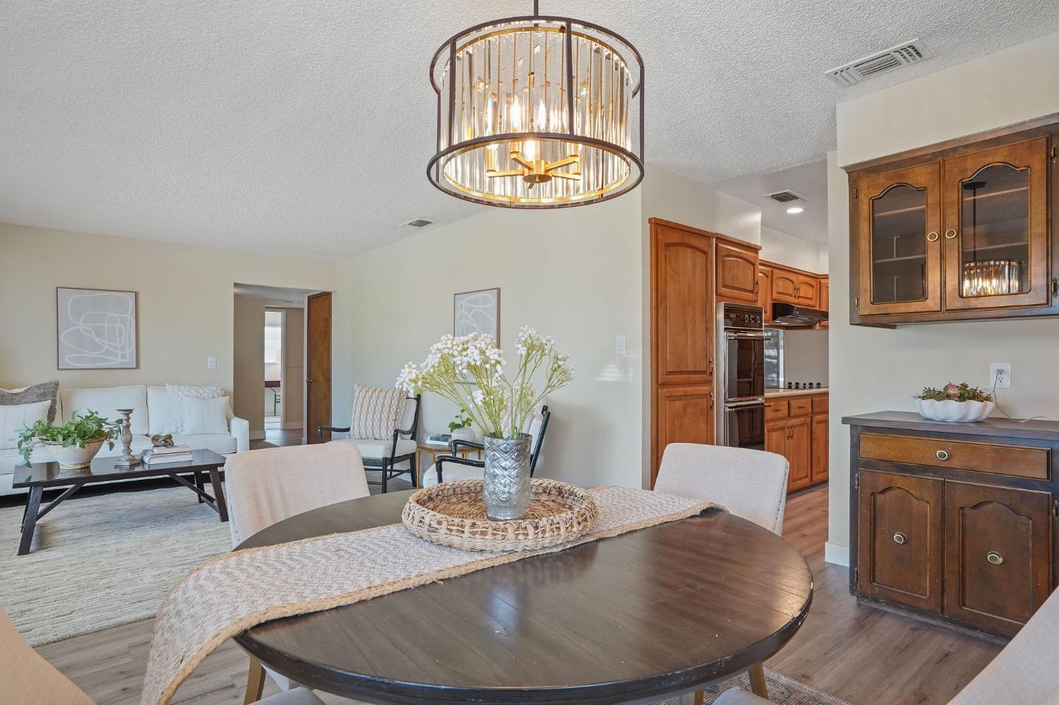 Detail Gallery Image 5 of 28 For 3439 Whitnor Ct, Sacramento,  CA 95821 - 3 Beds | 2 Baths