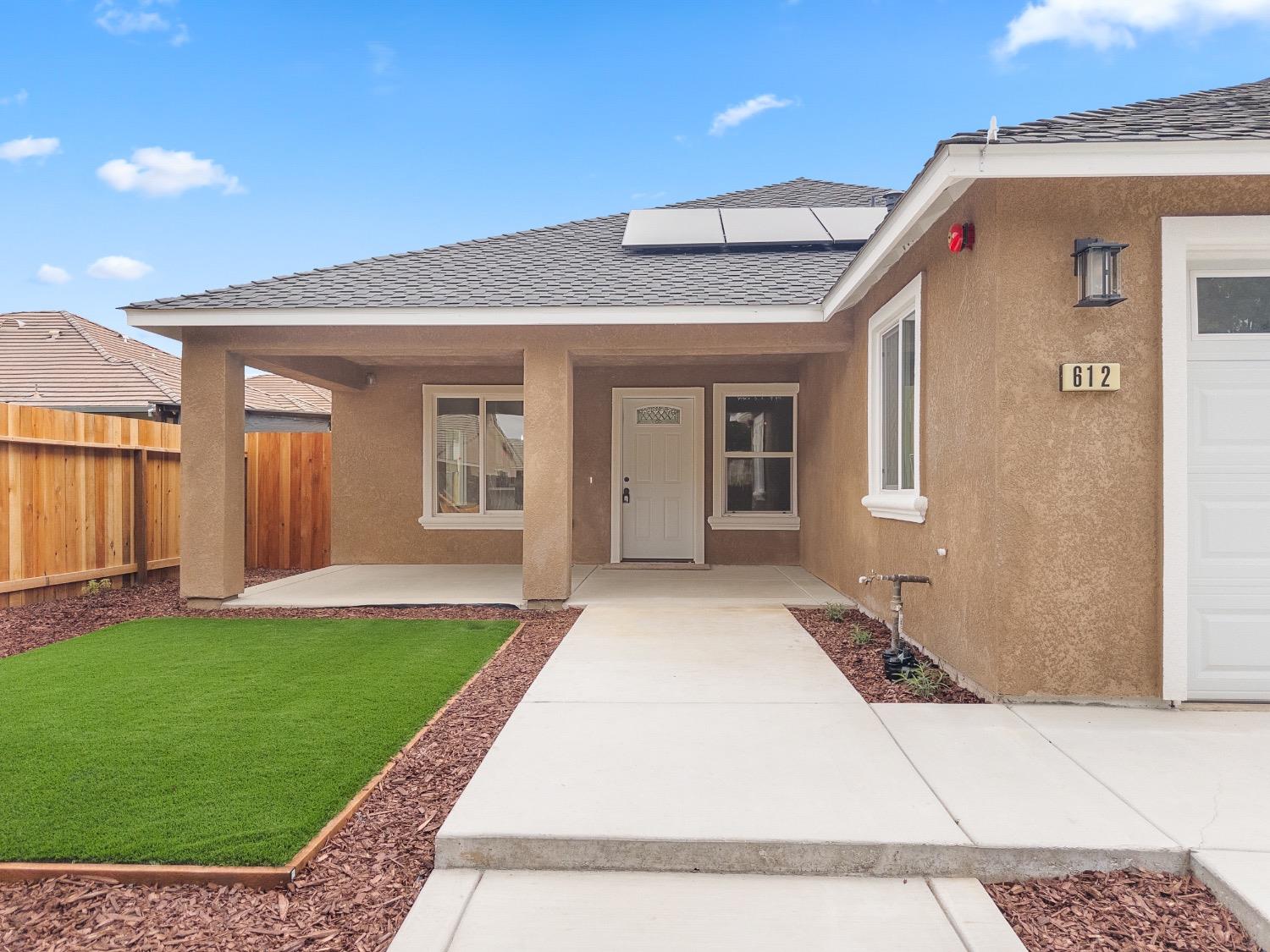 Detail Gallery Image 4 of 20 For 612 Blue Canyon Dr, Modesto,  CA 95354 - 4 Beds | 2 Baths