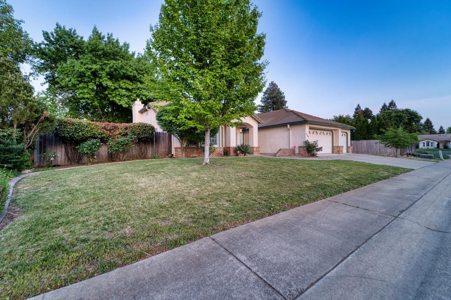 Detail Gallery Image 2 of 34 For 1749 Independence Dr, Yuba City,  CA 95993 - 3 Beds | 2 Baths