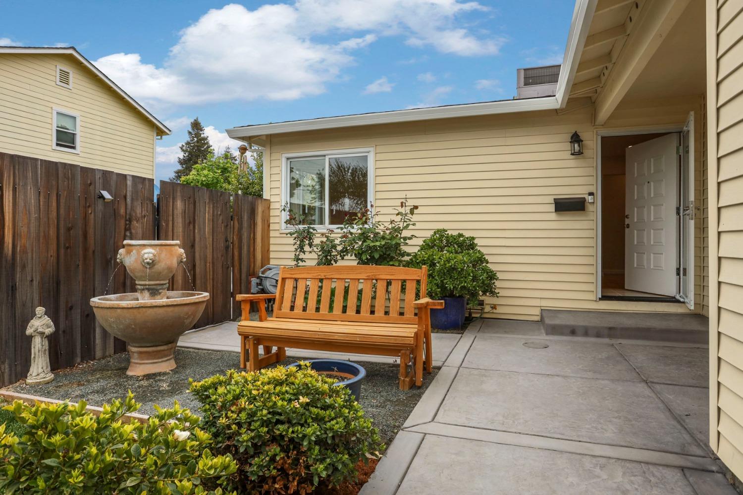 Detail Gallery Image 4 of 39 For 3973 Duke Way, Livermore,  CA 94550 - 3 Beds | 2 Baths