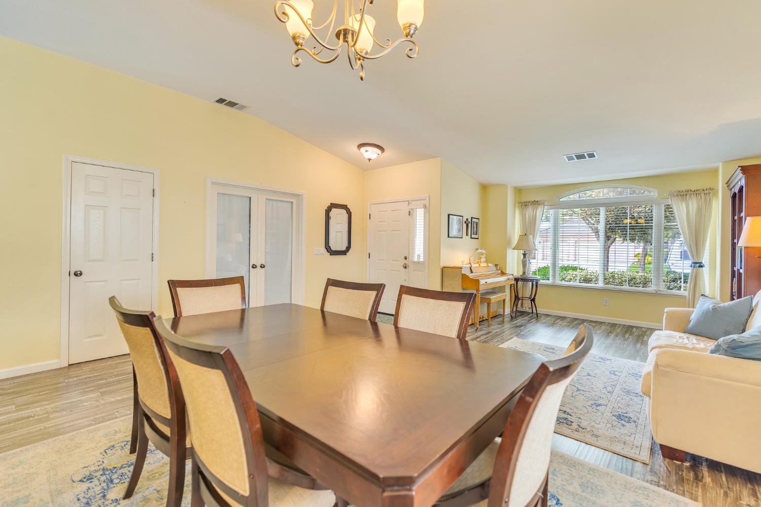 Detail Gallery Image 12 of 77 For 679 Birch Ave, Los Banos,  CA 93635 - 4 Beds | 2 Baths