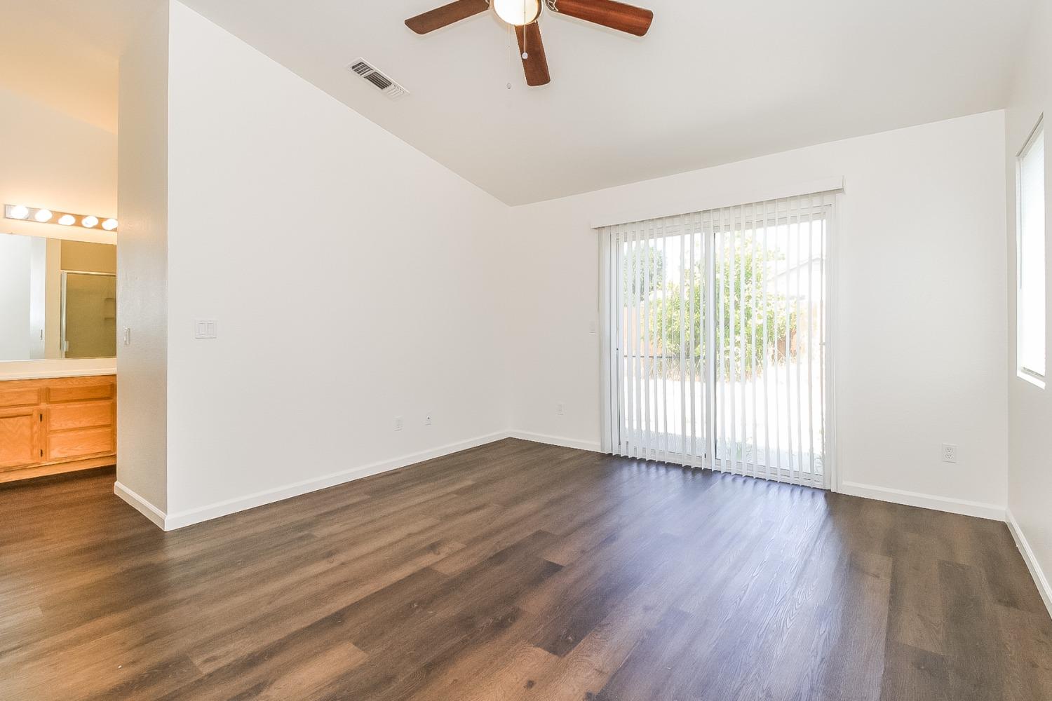 Detail Gallery Image 12 of 28 For 9998 Tarzo Way, Elk Grove,  CA 95757 - 4 Beds | 2 Baths